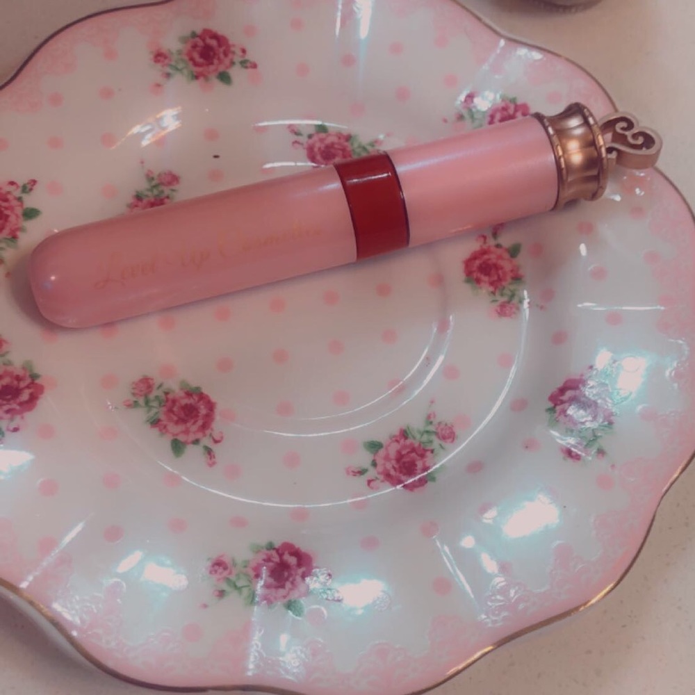 Cross the Room (Red) Liquid Lipstick Creamy - Picture 2 of 3